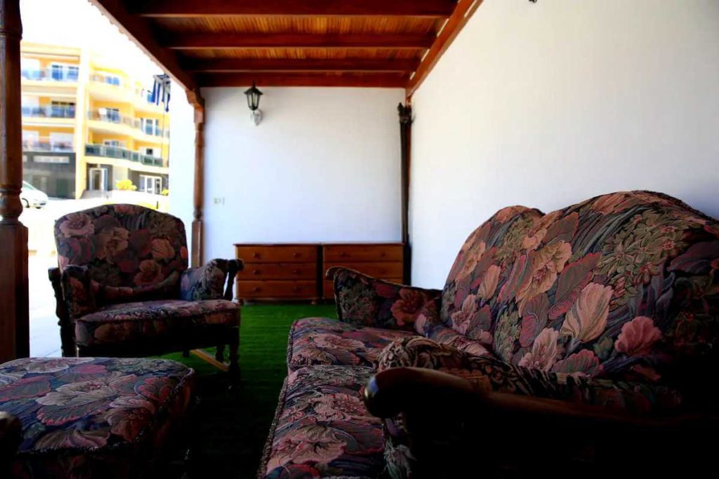Апартаменты в Seguro el Sol Tenerife, Плайя Ла Арена - терраса и навес